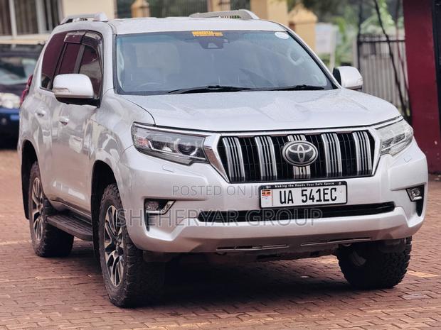 Toyota Land Cruiser Prado 2018 Silver