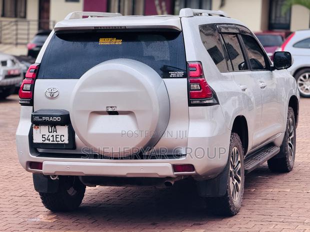 Toyota Land Cruiser Prado 2018 Silver
