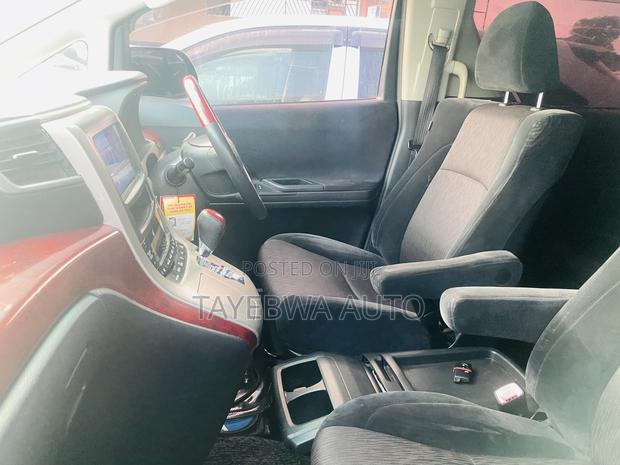 Toyota Alphard 2.4 Petrol FWD 2012 Silver