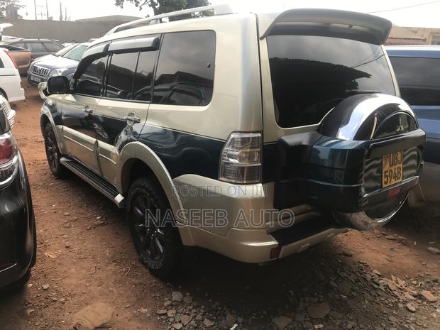 Mitsubishi Pajero 2009 Gray