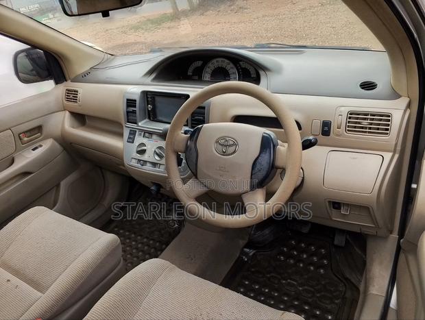 Toyota Raum 1.5 AWD 2008 Silver