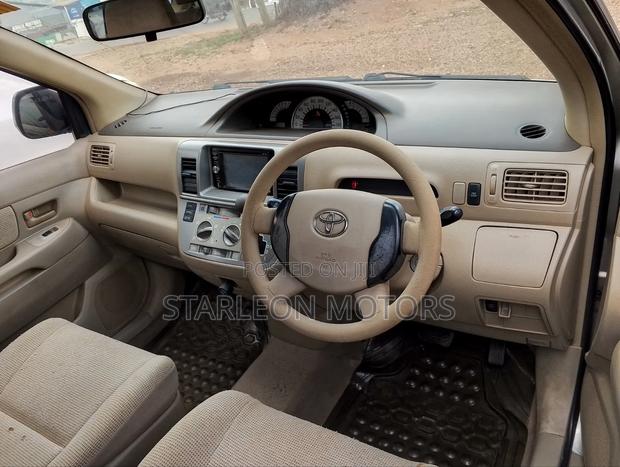 Toyota Raum 1.5 AWD 2008 Silver