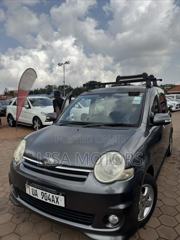 Toyota Sienta 2008 Gray