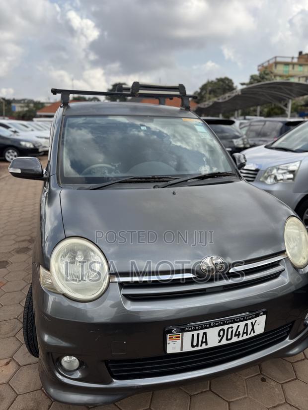Toyota Sienta 2008 Gray