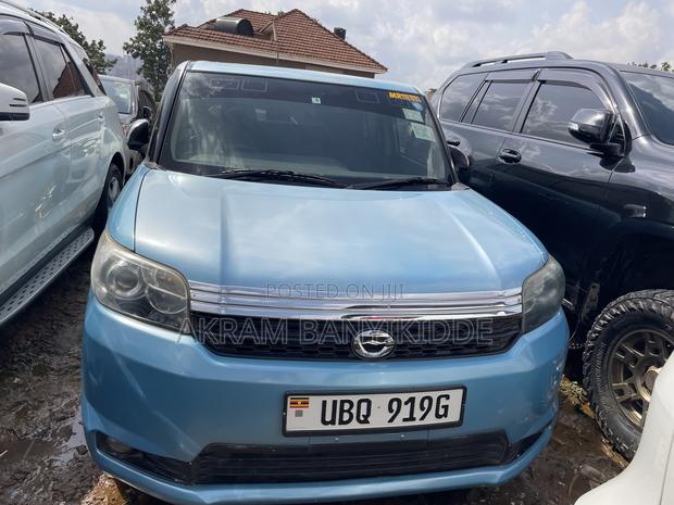 Toyota Corolla Rumion 2011 Blue