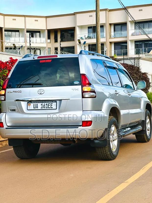 Toyota Land Cruiser Prado 2010 Silver