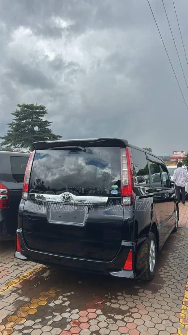 Toyota Noah 2014 Black
