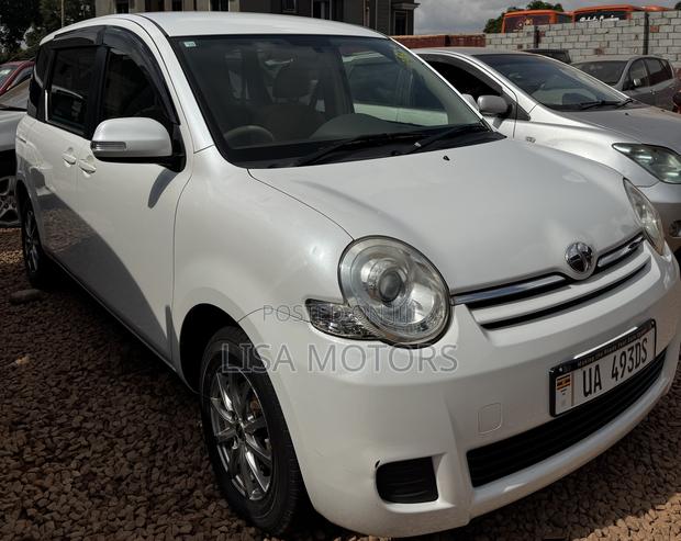 Toyota Sienta 2014 White