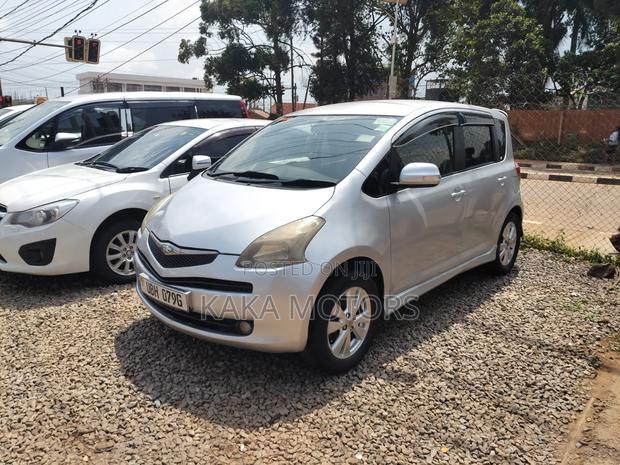 Toyota Ractis 2008 Silver