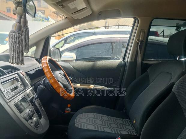 Toyota Ractis 2008 Silver