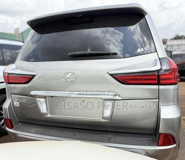 Lexus LX 570 AWD 2018 Gray