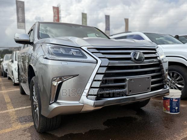 Lexus LX 570 AWD 2018 Gray