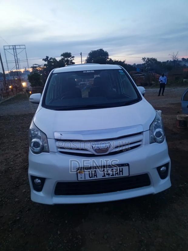 Toyota Noah 2013 White