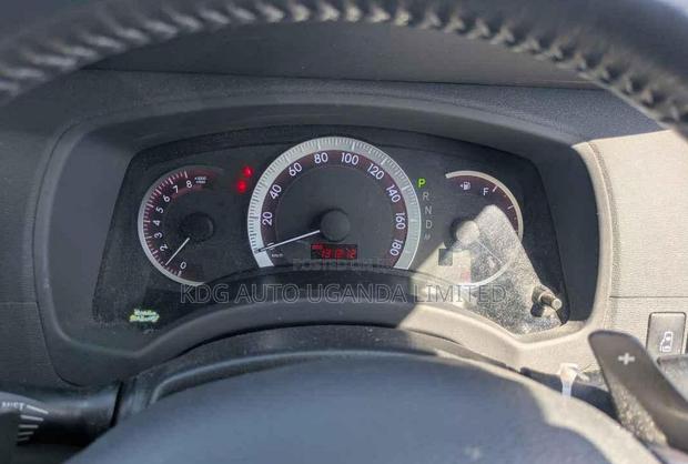 Toyota ISIS 2.0 Platana V-selection 2WD 2011 Pearl
