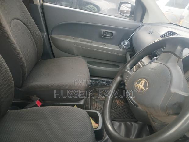 Toyota Passo 2009 Yellow