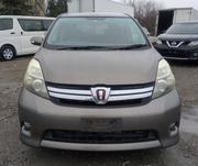 Toyota ISIS 2.0 Platana 2WD 2011 Gray for sale