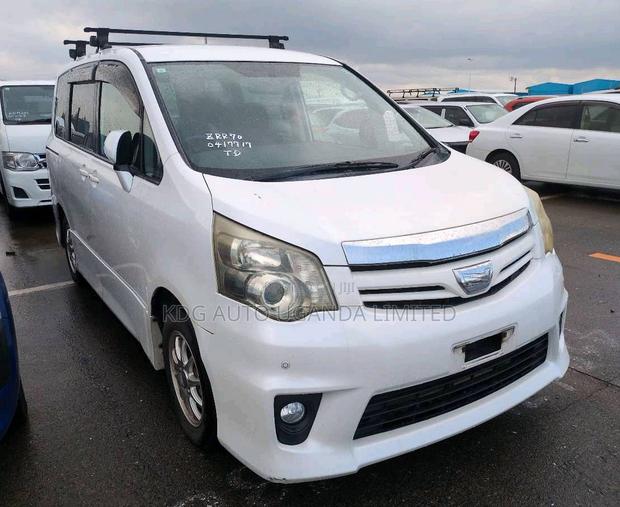 Toyota Noah 2011 Pearl