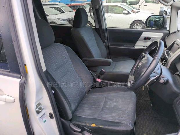 Toyota Noah 2011 Pearl