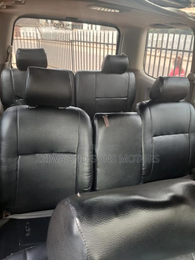 Toyota Noah 2002 Silver