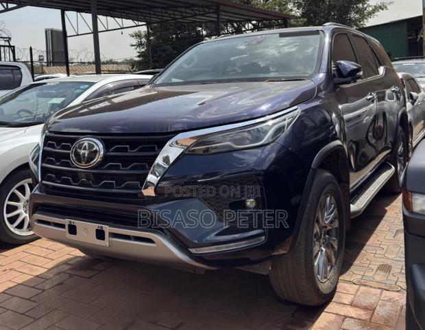 Toyota Fortuner 2.4 D AWD 2023 Blue