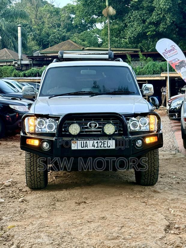 Toyota Land Cruiser Prado 2000 Silver