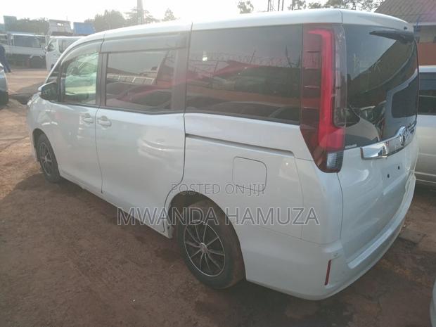 Toyota Noah 2014 White