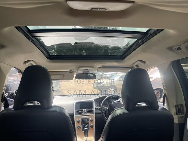 Volvo XC60 2011 Gray