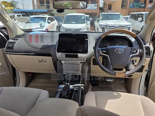 Toyota Land Cruiser Prado 2.7 2018 White