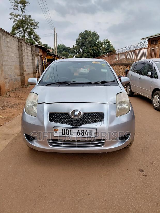 Toyota Vitz 2006 Silver