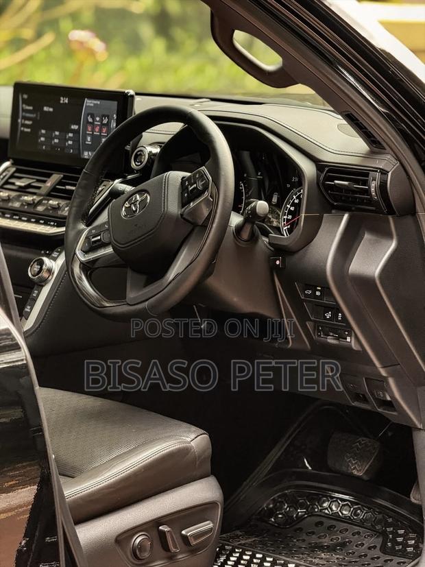 Toyota Land Cruiser LC300 2023 Black
