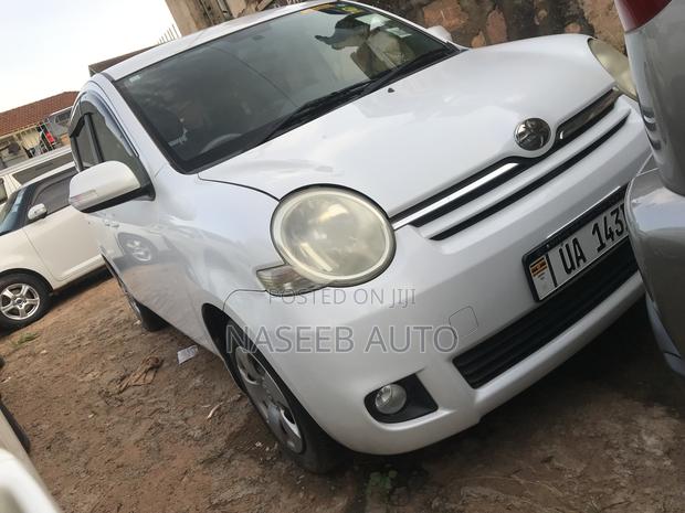 Toyota Sienta 2009 White