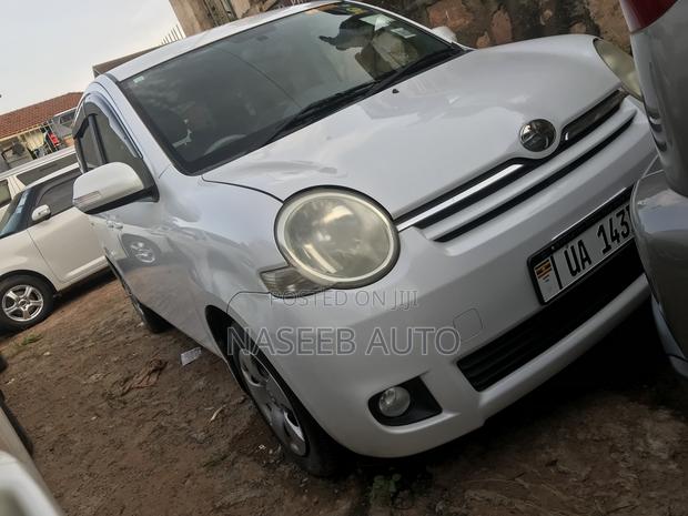 Toyota Sienta 2009 White