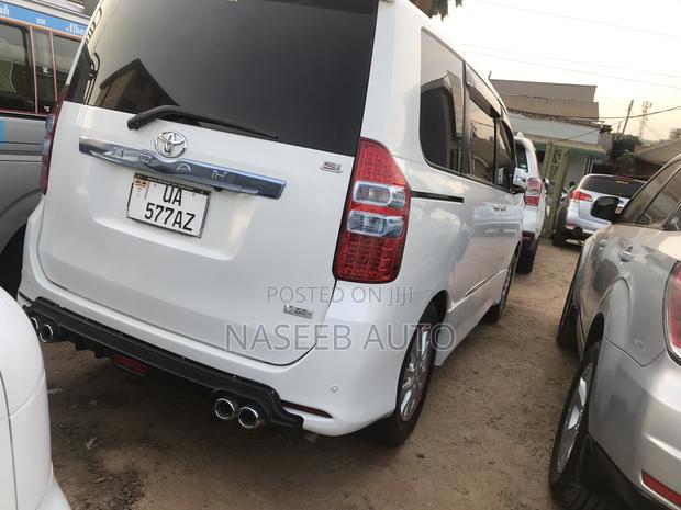 Toyota Noah 2012 White
