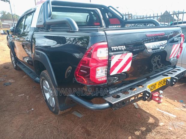 Toyota Hilux 2018 Black