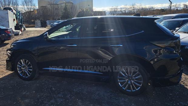 Toyota Harrier 2.0 2017 Black