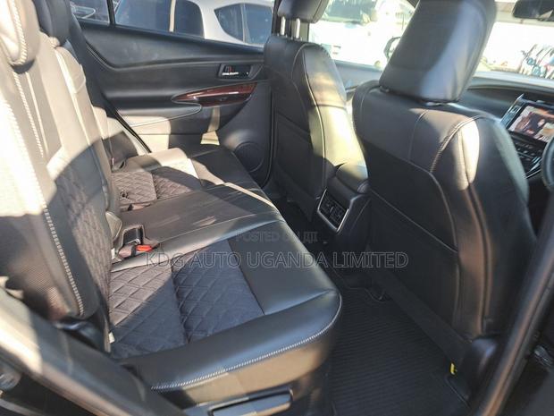 Toyota Harrier 2.0 2017 Black