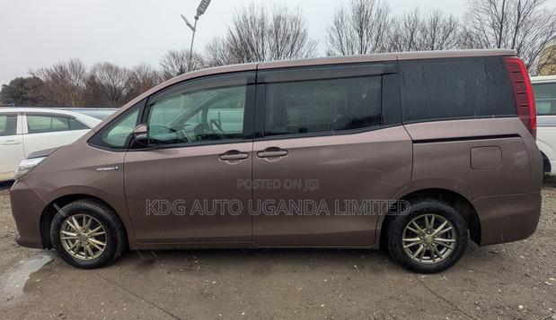 Toyota Noah 1.8 FWD Hybrid (7 seater) 2014 Burgundy