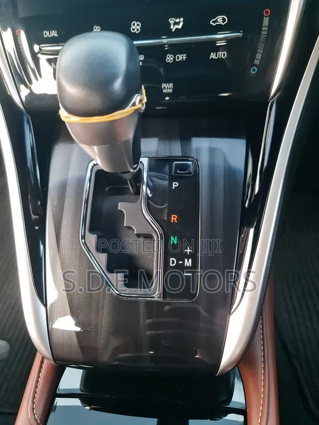 Toyota Harrier 2.0 2016 Black