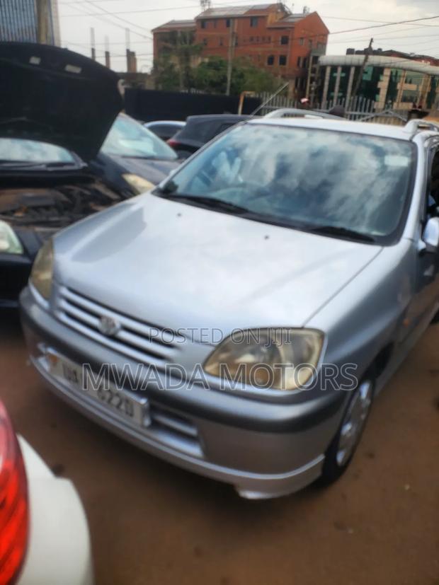Toyota Raum 2006 Silver
