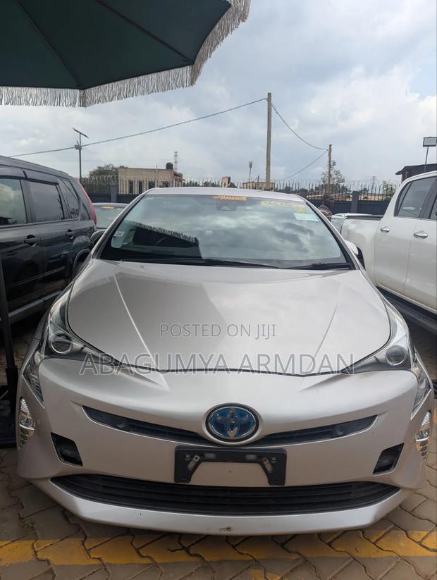 Toyota Prius 2017 White