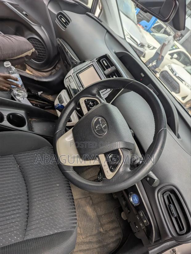 Toyota Prius 2017 White