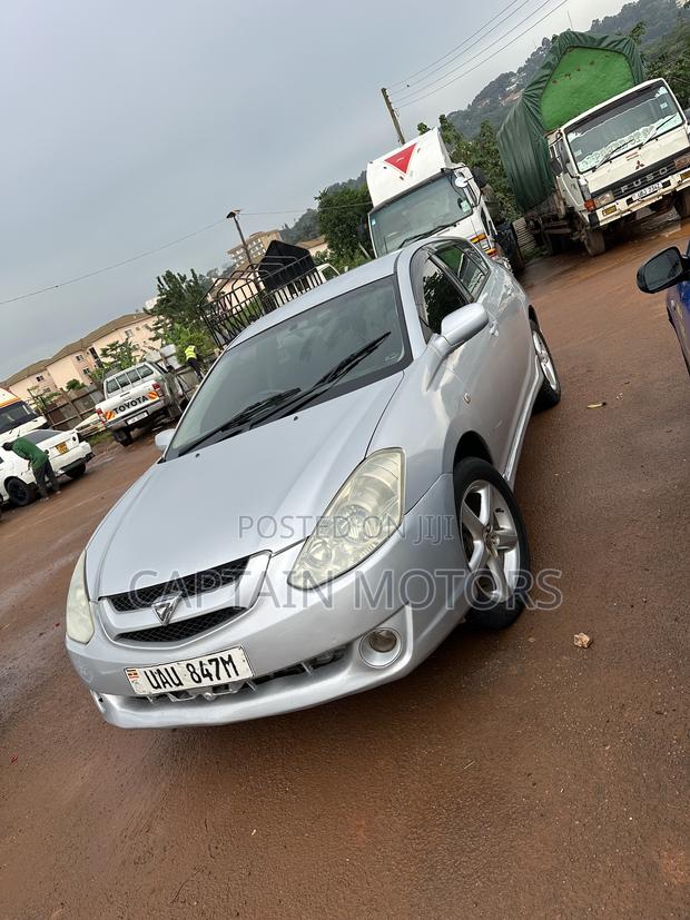 Toyota Caldina 2002 Silver