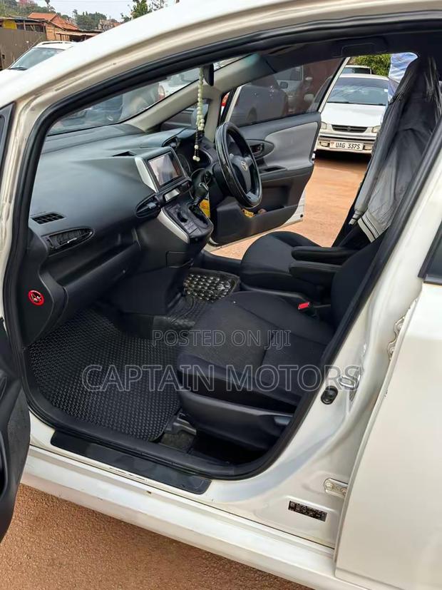 Toyota Wish 2011 White