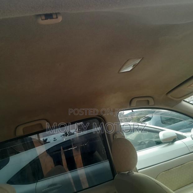 Toyota Sienta 2010 Silver