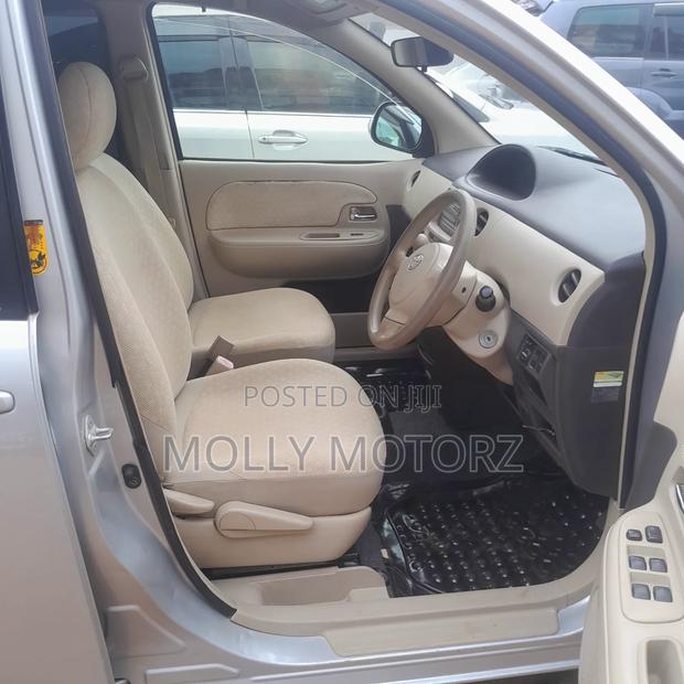 Toyota Sienta 2010 Silver