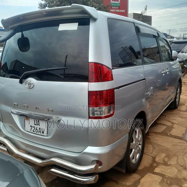 Toyota Noah 2007 Silver
