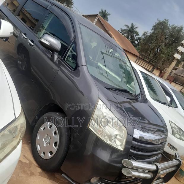 Toyota Noah 2011 Black