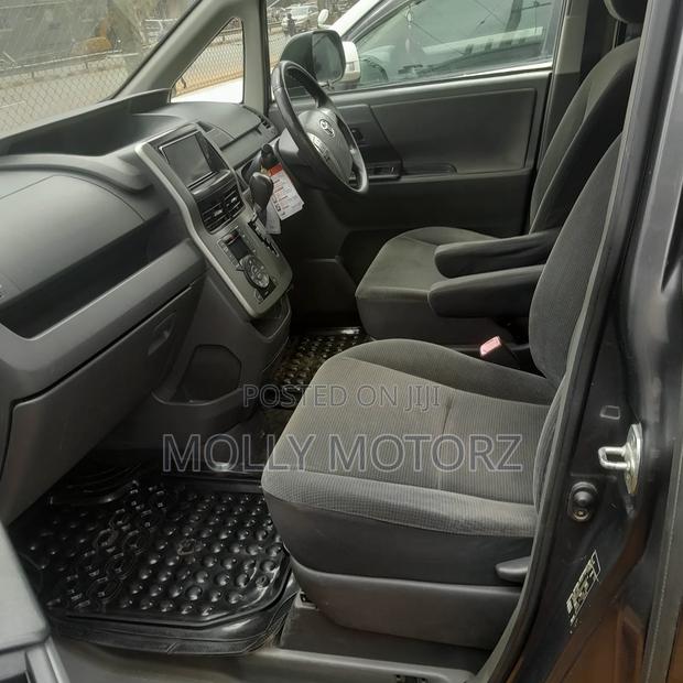 Toyota Noah 2011 Black