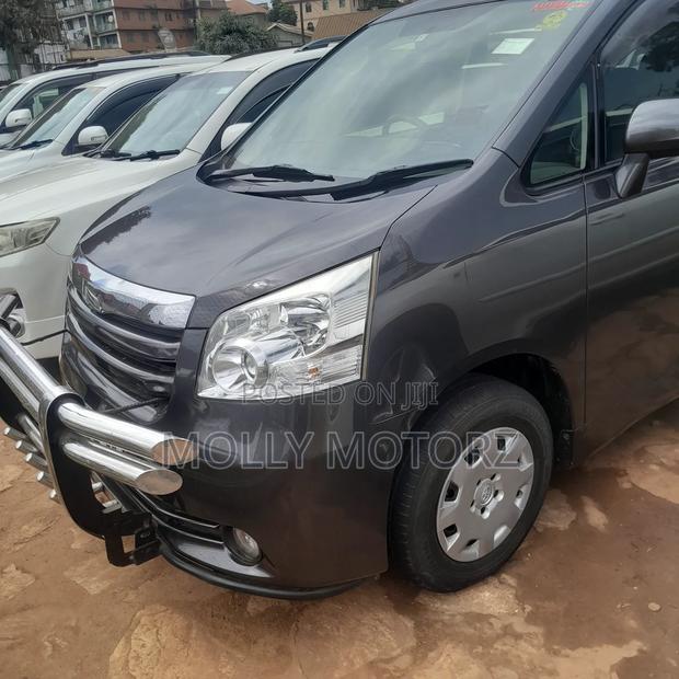 Toyota Noah 2011 Black