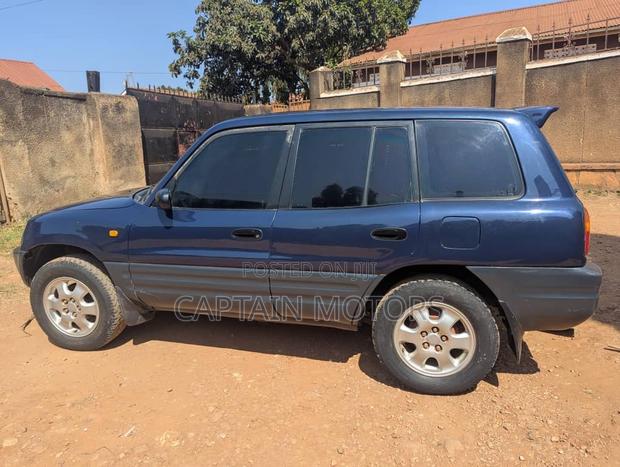 Toyota RAV4 1999 Blue